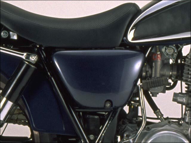CHIC DESIGN シックデザイン クラシックサイドカバー SR400 SR500 YAMAHA ヤマハ サイドカウル・サイドカバー カウル関連 外装｜ウェビック　店