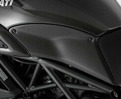 Magical Racing マジカルレーシング タンクサイドカバー DIAVEL DUCATI ドゥカティ その他外装オプション・補修部品 外装｜ウェビック　店