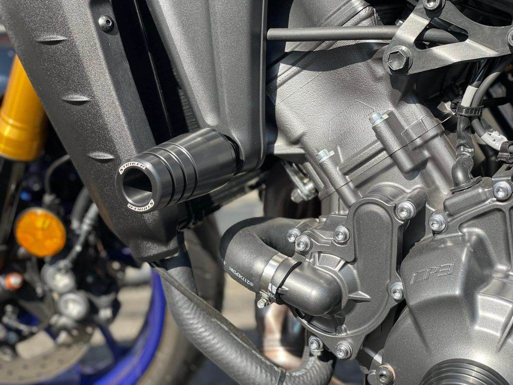 STRIKER ストライカー ガードスライダー MT-09 トレーサー MT-09SP XSR900 XSR900GP YAMAHA ヤマハ エンジンスライダー・フレームスライダー フレーム｜ウェビック　店