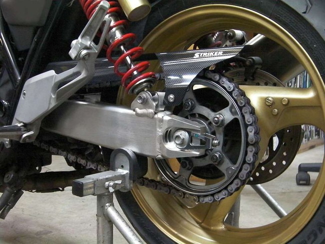 STRIKER ストライカー カーボンチェーンカバー CB400スーパーフォア CB400スーパーボルドール HONDA ホンダ チェーンカバー 外装