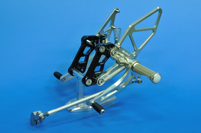 WOODSTOCK ウッドストック バックステップキット CBR1100XX用 CBR1100XX SUPERBLACKBIRD [スーパーブラックバード] HONDA ホンダ バックステップ ステップ 足回り｜ウェビック　店 45,870円