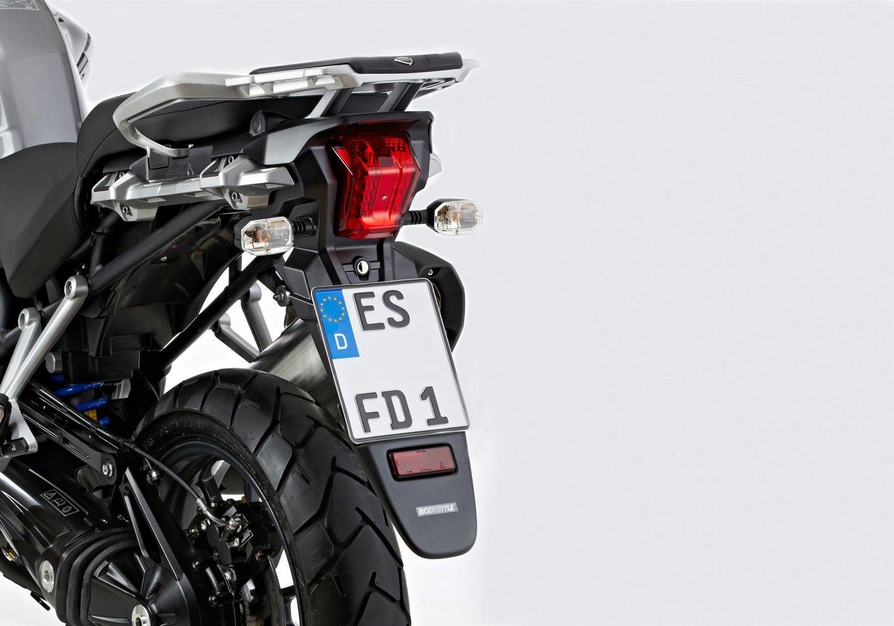 BODY STYLE ボディースタイル リアフェンダー　エクステンション(Rear fender extension) TRK 502 X 800 Multistrada V2 V2S V4 Pikes Peak Rally S Sport NC750X NT1100 NX500 Versys 650 1290 Super Adventure R Duke GT GSX-S 1000 GSF1200 Bandit Tenere 700 XSR700｜ウェビック　店