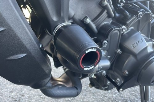 AGRAS アグラス レーシングスライダー MT-09 SP Y-AMT XSR900 YAMAHA ヤマハ エンジンスライダー・フレームスライダー フレーム ジュラコンカラー：ホワイト(ロゴ無)｜ウェビック　店