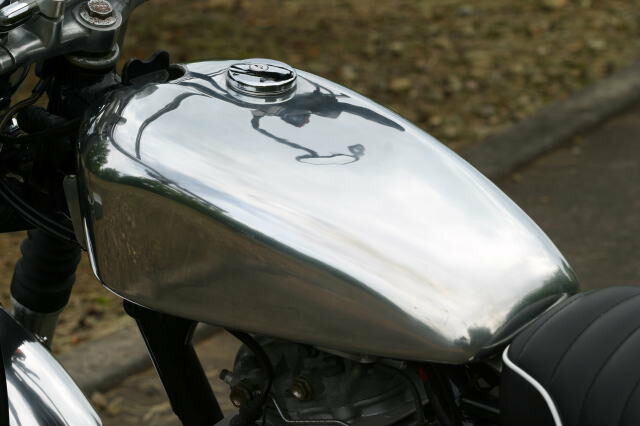 楽天市場】DAYTONA デイトナ ノートンタイプアルミタンク SR400 楽天市場】DAYTONA デイトナ ノートンタイプアルミタンク SR400
