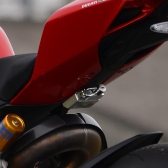 AGRAS アグラス ヘルメットホルダー Panigale [パニガーレ] DUCATI ドゥカティ ヘルメットロック ヘルメット アルミステー/カラー：シルバー / ヘルメットロック/カラー：ブラック｜ウェビック　店
