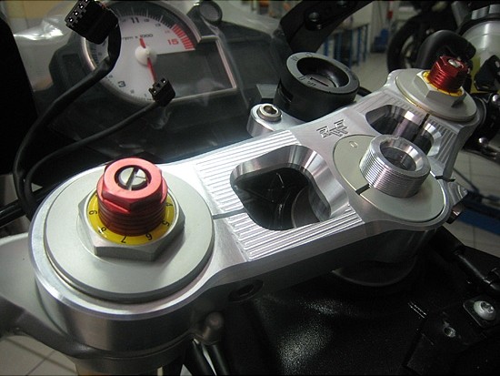 Robby Moto Engineering ロビーモトエンジニアリング トリプルクランプ 特注 748 916 996 998 DUCATI ドゥカティ トリプルツリー・ステム・アンダーブラケット ハンドル
