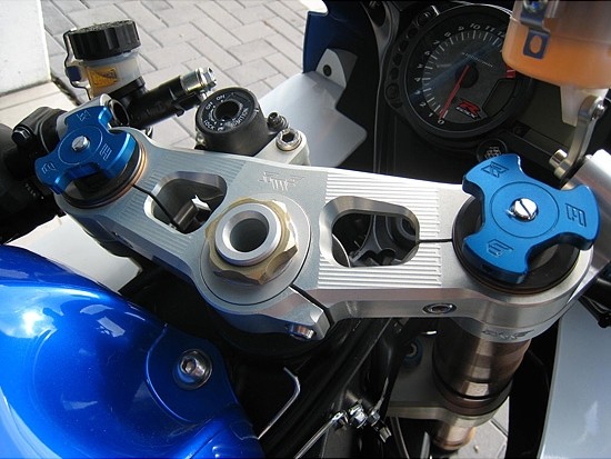 Robby Moto Engineering ロビーモトエンジニアリング トリプルクランプ オフセット カラー GSX-R1000 SUZUKI スズキ トリプルツリー・ステム・アンダーブラケット ハンドル｜ウェビック　店