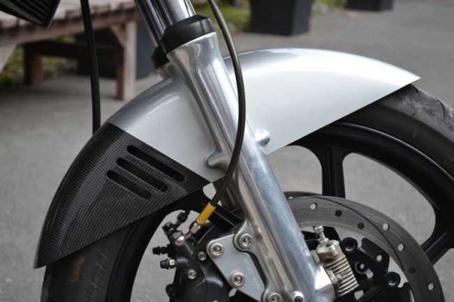 新型カタナ　スズキ純正オプションカーボンフロントフェンダー 新型カタナスズキ純正オプションカーボンフロントフェンダー