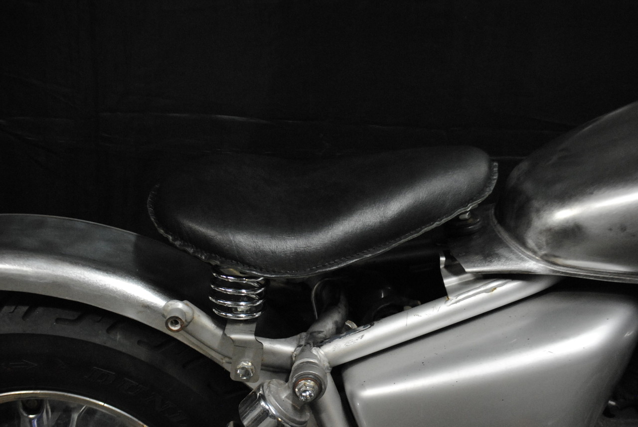 部品屋K&W フラットフェンダー対応ソロシートキット スプリングタイプ (本革サドルシート) マグナ50 HONDA ホンダ シート シート関連 外装