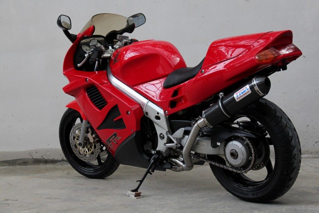 TYGA PERFORMANCE タイガパフォーマンス フルエキゾーストシステム カーボンオーバル/カーボンエンドキャップ VFR750F HONDA ホンダ フルエキゾーストマフラー マフラー｜ウェビック　店