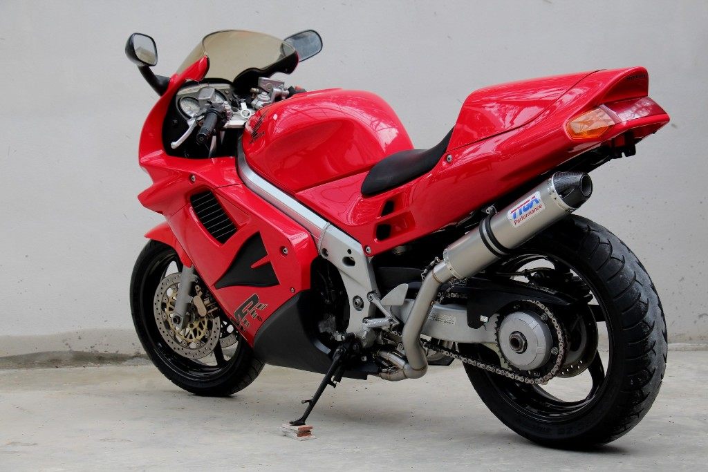 TYGA PERFORMANCE タイガパフォーマンス フルエキゾーストシステム ラウンドステンレス鋼/カーボンエンドキャップ VFR750F HONDA ホンダ フルエキゾーストマフラー マフラー