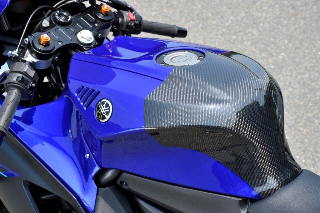 Magical Racing マジカルレーシング タンクエンド YZF-R7 YAMAHA ヤマハ タンクカバー タンク関連 外装 タイプ:平織カーボン製 / MagiVeilセラミックコーティング:なし|ウェビック 店