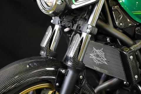 A-TECHエーテックフロントフォークガード素材:FRP黒(FB)/タイプ:右側/クリアー塗装:なしZ650RS