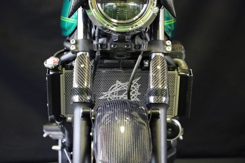 A-TECHエーテックフロントフォークガード素材:FRP黒(FB)/タイプ:右側/クリアー塗装:なしZ650RS
