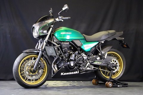 A-TECHエーテックフロントフォークガード素材:FRP黒(FB)/タイプ:右側/クリアー塗装:なしZ650RS