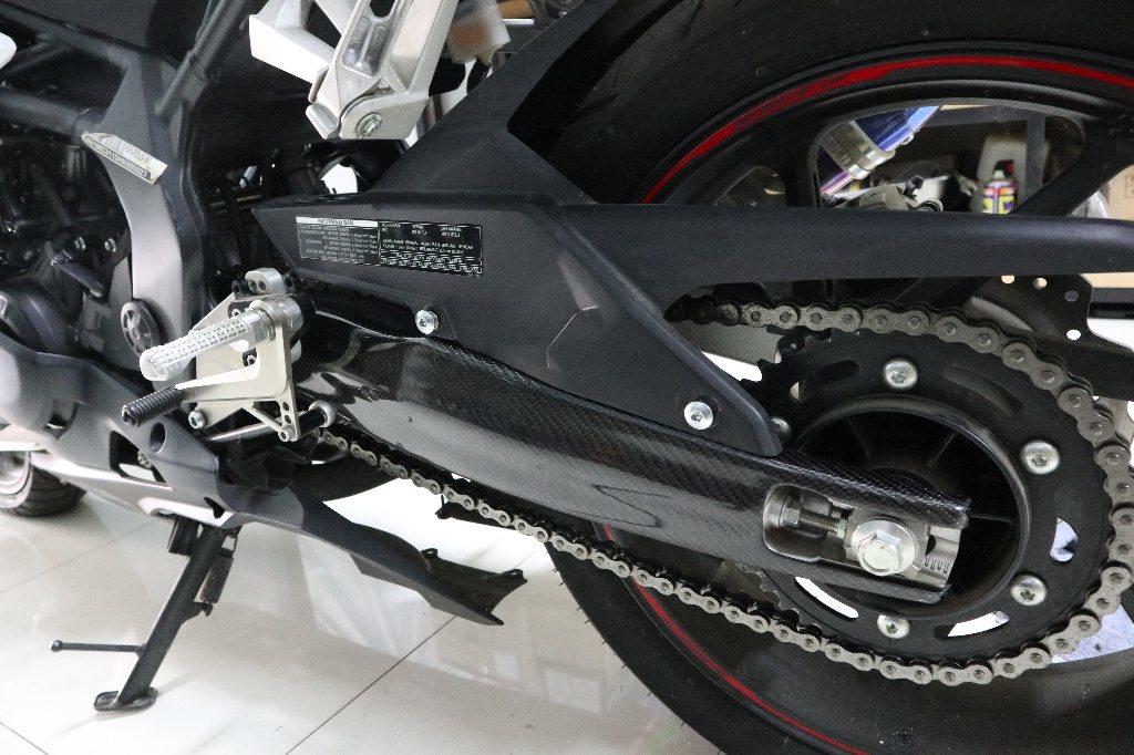 Carbon Variasi カーボンバリアシ スイングアームカバー CBR250RR HONDA ホンダ スイングアームカバー・プロテクター 外装｜ウェビック　店 16,376円