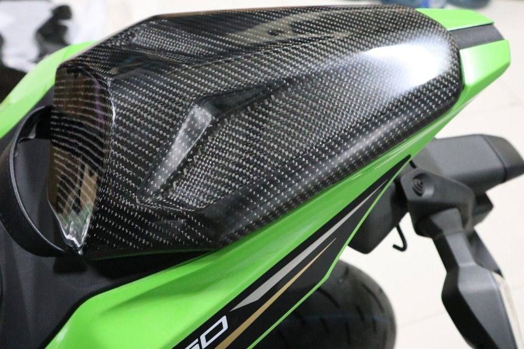 Carbon Variasi カーボンバリアシ シングルシートカウル ZX-25R KAWASAKI カワサキ シート関連 外装