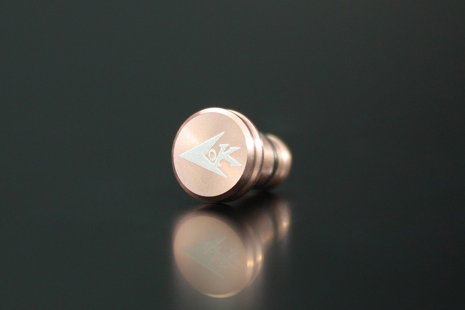 GILD design ギルドデザイン 仮面ライダー アルミ削り出しイヤホンジャックカバー その他スマートフォングッズ 電子機器類 カラー：ブロンズ／スカイライダー画像