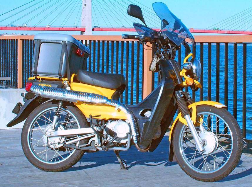 OUTEX アウテックス OUTEXマフラー クロスカブ HONDA ホンダ フルエキゾーストマフラー マフラー サイレンサータイプ：非ストレート構造 / エキパイ素材：ステンレス／サイレンサー素材：ステンレス