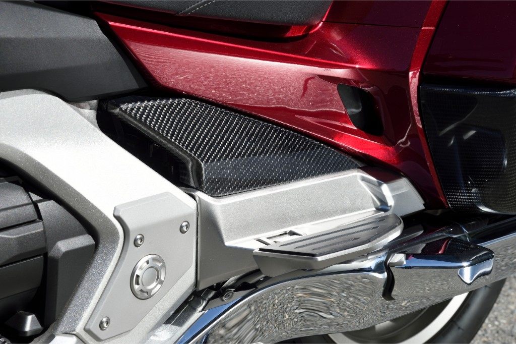 Magical Racing マジカルレーシング タンデムステップサイドカバー GOLD WING GL1800 HONDA ホンダ サイドカウル・サイドカバー カウル関連 外装｜ウェビック　店