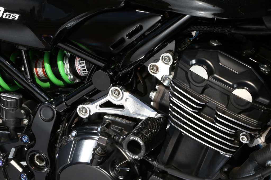 STRIKER ストライカー アルミビレットエンジンハンガー シリンダー側 Z900RS CAFE KAWASAKI カワサキ エンジンマウントブラケット エンジンパーツ エンジン