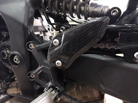 A-TECH エーテック ヒールガード ZX-25R KAWASAKI カワサキ ステップ 足回り タイプ：平織ドライカーボン(CDC)／クリア塗装済