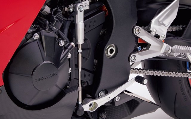 HONDA ホンダ クイックシフター CBR1000RR-R クイックシフター・オートシフター ステップ 足回り｜ウェビック　店