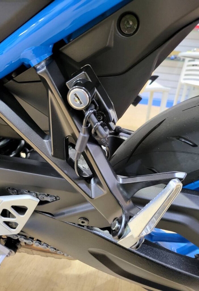 SKUNY スクーニー ヘルメットロック GSX-8R SUZUKI スズキ ヘルメット