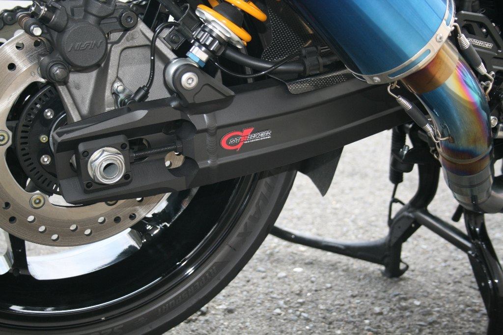 STRIKER ストライカー G-STRIKER スイングアーム 半艶ブラック仕上げ CB1300SF CB1300SB HONDA ホンダ 足回り スタンドフック受け：M10 / チタンチェーンアジャスターボルト：あり / チェーン引きタイプ／コマ色：OWタイプ(標準)／レッドアルマイト
