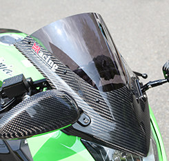 Magical Racing マジカルレーシング バイザースクリーン ニンジャ250SL KAWASAKI カワサキ スクリーン 外装 素材：平織りカーボン製 / スクリーンタイプ：スーパーコート / MagiVeilセラミックコーティング：なし