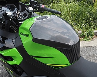 Magical Racing マジカルレーシング タンクエンド ニンジャ400 2014- ニンジャ250 ABS KAWASAKI カワサキ タンクカバー タンク関連 外装 素材：FRP製／ホワイト / MagiVeilセラミックコーティング：あり｜ウェビック　店