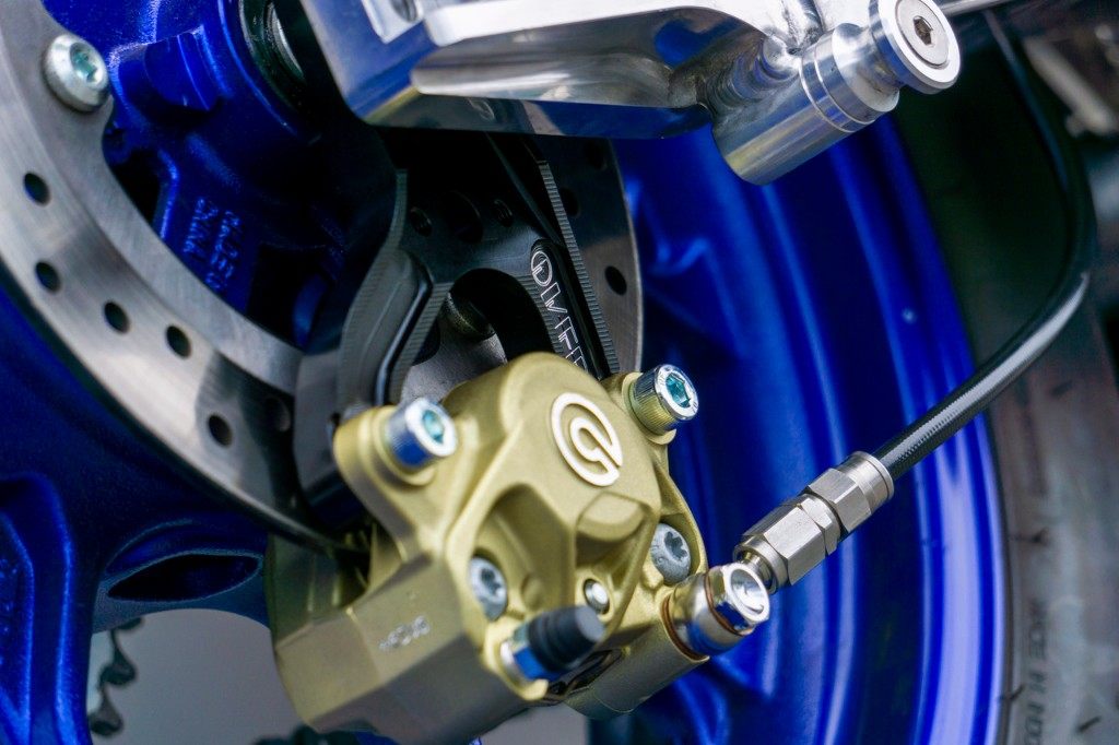 OVER オーヴァー リアキャリパーサポート ブレンボ2P YZF-R25 YZF-R3 YAMAHA ヤマハ キャリパーサポート・ブラケット ブレーキ｜ウェビック　店
