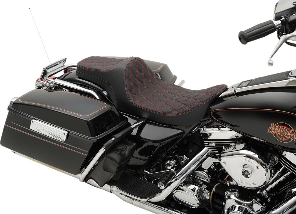 Drag Specialties ドラッグスペシャリティーズ プレデターIII シート［0801-1131］ Road King Classic EFI FLHRC Screamin&rsquo; Eagle FLHRSE-I Custom FLHRS FLHR FLHRSE3 Street Glide FLHX FLHRSE-I2 HARLEY-DAVIDSON ハーレーダビッドソン シート シート関連 外装｜ウェビック　店