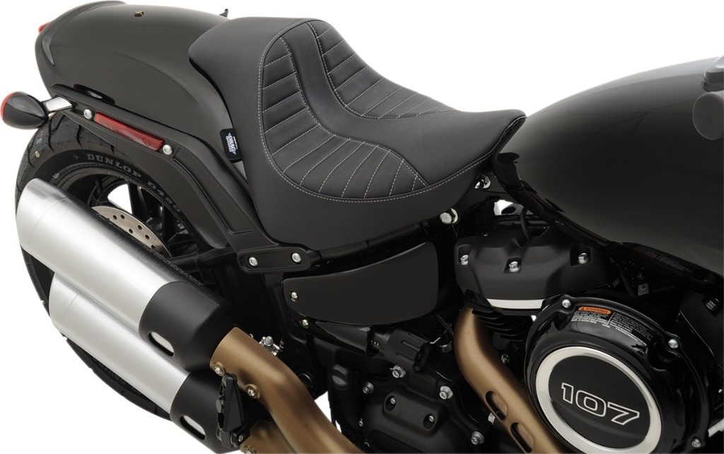 Drag Specialties ドラッグスペシャリティーズ EZ-ON Solo Seat［0802-1129］ Softail Fat Bob FXFB 114 FXFBS HARLEY-DAVIDSON ハーレーダビッドソン シート シート関連 外装