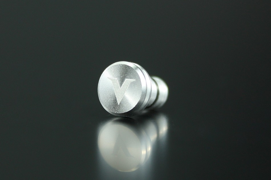 GILD design ギルドデザイン 仮面ライダー アルミ削り出しイヤホンジャックカバー その他スマートフォングッズ 電子機器類 カラー：シルバー／仮面ライダースーパー1画像