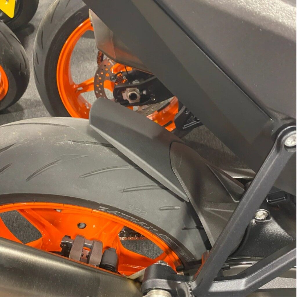 Puig プーチ エクステンドフェンダー(リヤ) (RERA FENDER EXTENSION) 990 DUKE R KTM リアフェンダー フェンダー関連 外装|ウェビック 店