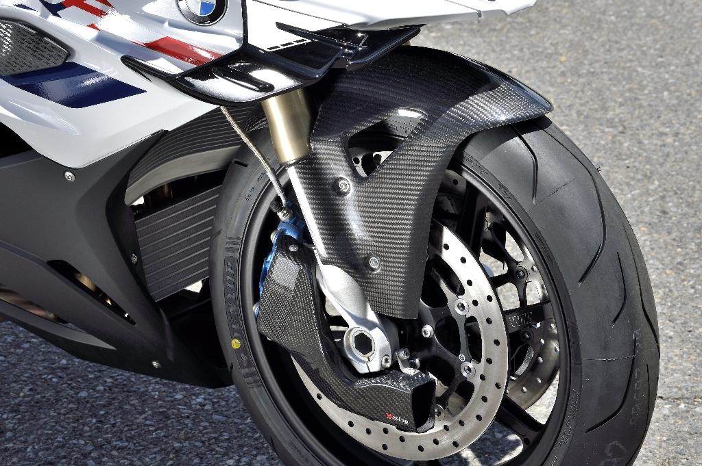 Magical Racing マジカルレーシング フロントフェンダー S1000RR S1000R BMW フェンダー関連 外装 タイプ：綾織カーボン / MagiVeilセラミックコーティング：なし｜ウェビック　店