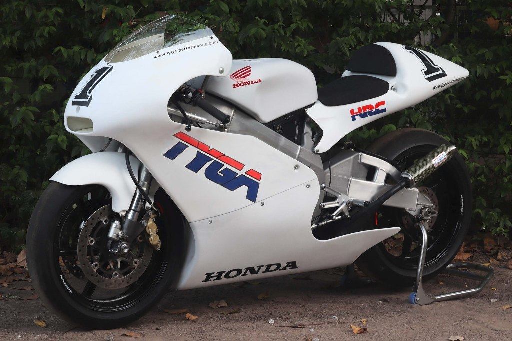TYGA PERFORMANCE タイガパフォーマンス 外装キット GRP Type2 アッパー フロントフェンダー付き RS250R NXA HONDA ホンダ フルカウル・外装セット カウル関連 外装｜ウェビック　店