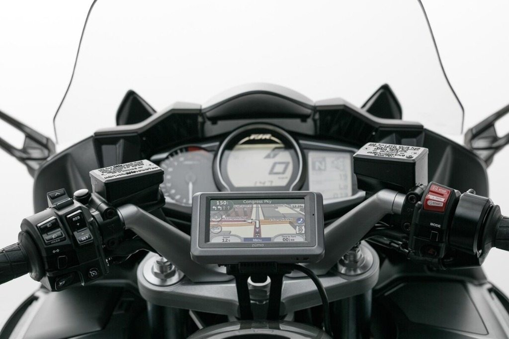 SW-MOTECH SWモテック GPSマウント(ハンドル) FJR1300 YAMAHA ヤマハ その他GPS・レーダー・ナビオプション・補修部品 電子機器類