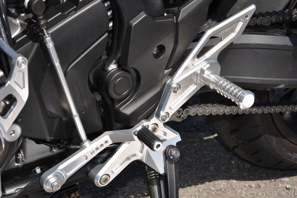 AGRAS アグラス バックステップ HAWK11 HONDA ホンダ ステップ 足回り ステップバータイプ：MFJ-A / アルマイトカラー：シルバー / ステップバーエンドカラー：ブラック