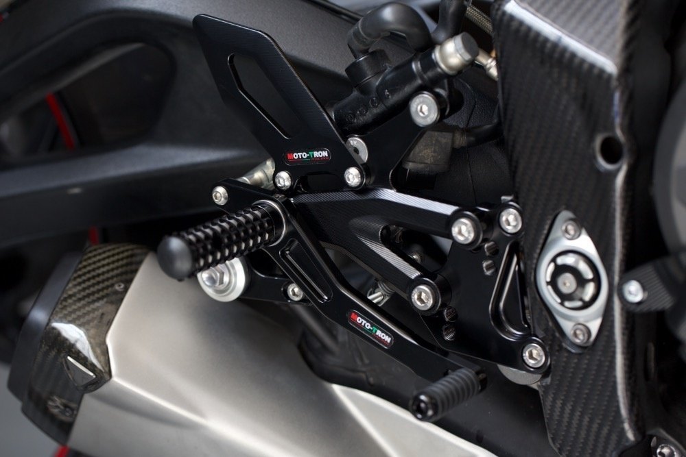 MOTO-TRON RACING モトトロンレーシング バックステップキット Street Triple 765 TRIUMPH トライアンフ バックステップ ステップ 足回り|ウェビック 店
