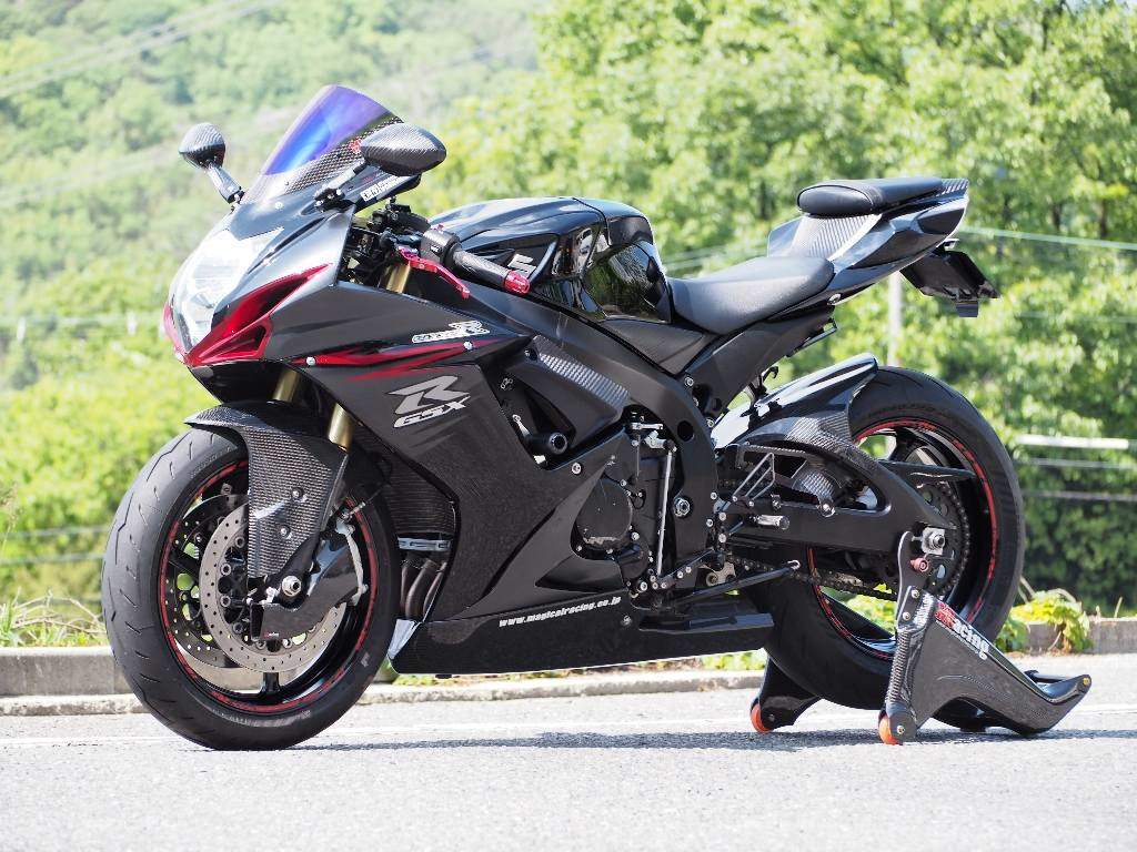 Magical Racing マジカルレーシング カーボントリムスクリーン GSXR750 SUZUKI スズキ スクリーン 外装 カラー：スモーク / タイプ：綾織カーボン製 / MagiVeilセラミックコーティング：なし｜ウェビック　店