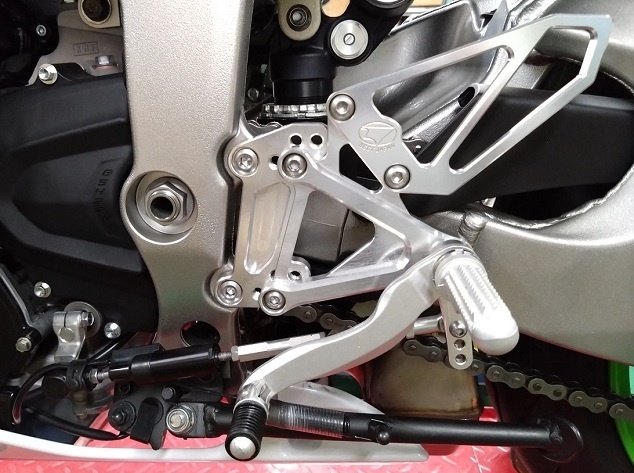 BEET ビート ハイパーバンク Ninja ZX-6R KAWASAKI カワサキ バックステップ ステップ 足回り カラー：ブラウン(カラーオーダー仕様)