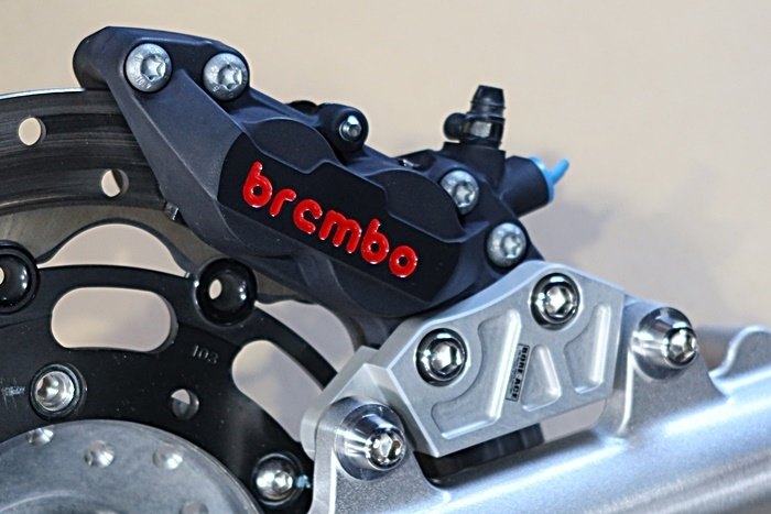 BORE ACE ボアエース フロントキャリパーサポート SR400 YAMAHA ヤマハ キャリパーサポート・ブラケット ブレーキ