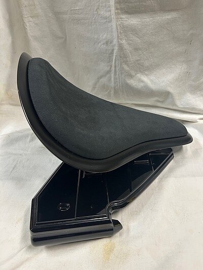 部品屋K&W 【BT CHOPPERS】ボバーシートセット ファットボーイ ブレイクアウト HARLEY-DAVIDSON ハーレーダビッドソン シート シート関連 外装 シートカラー:アルカンターラ / マウント・フレームカラー:ブラック|ウェビック 店
