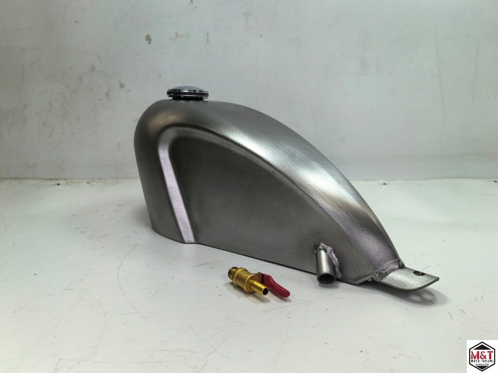 MOTO・TAKUMI モトタクミ スポーツスター レガシータンク 7L 汎用 コック・キャップ付き ガソリンタンク タンク関連 外装