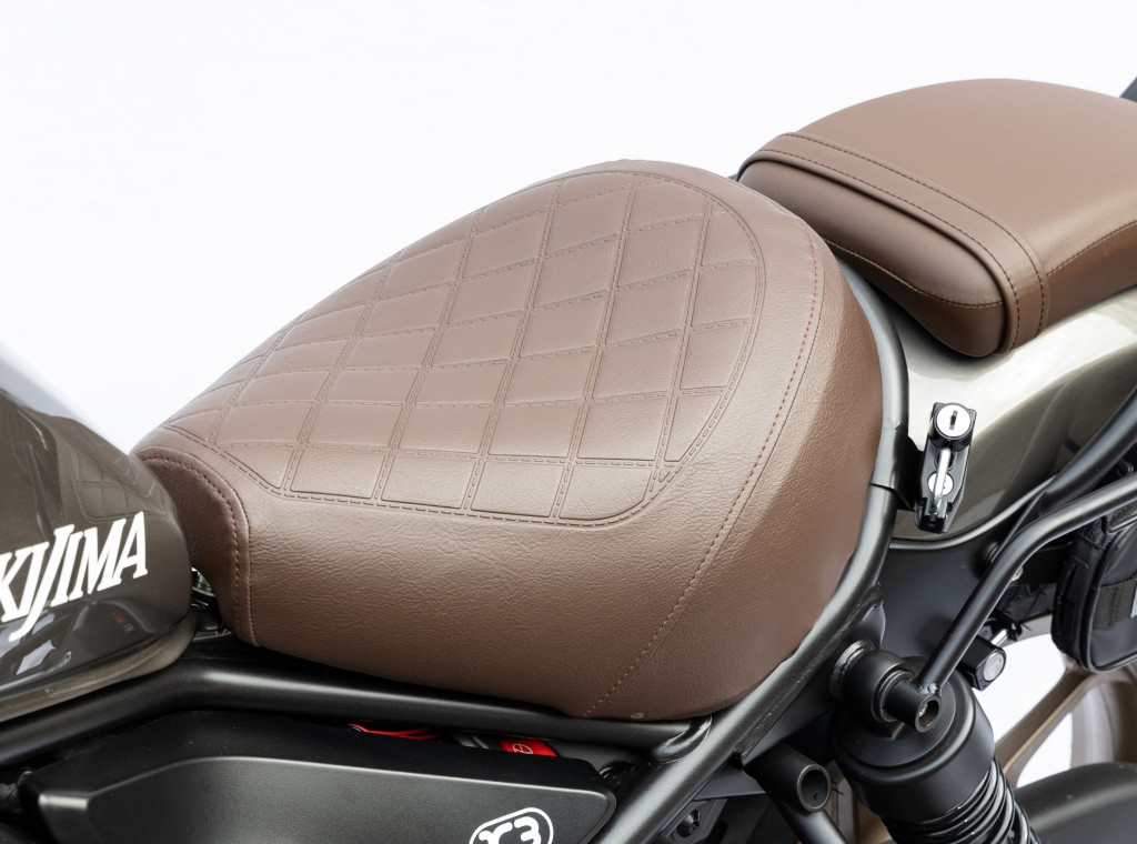 rebel250　バイクシート　純正　ブラウン　新品　honda rebel250 バイクシート 純正 ブラウン 新品 honda ホンダ純正 レブル