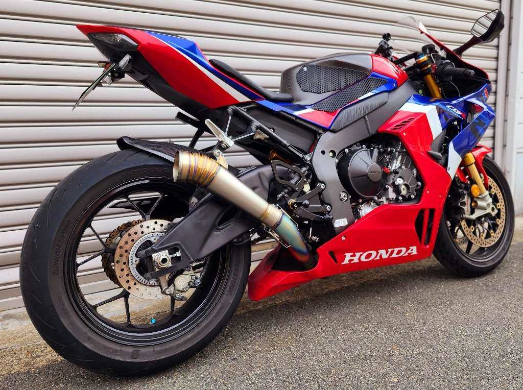 Amazon | アクラポヴィッチ(AKRAPOVIC) スリップオンライン