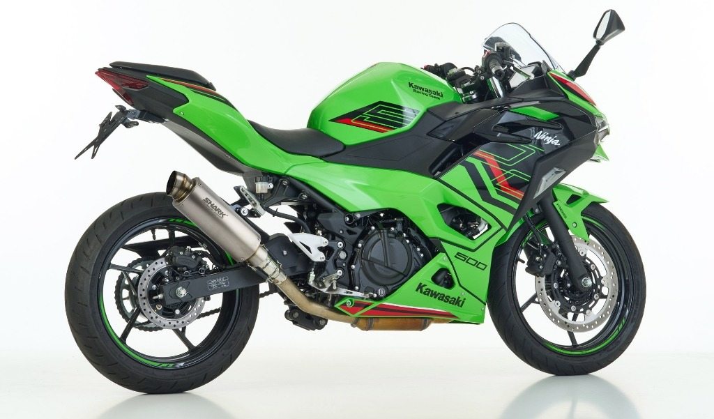 SHARK シャーク SRC 4 (2-1) Super Short スリップオンマフラー Ninja500 SE Z500 KAWASAKI カワサキ マフラー colour:silver/material:titanium|ウェビック 店