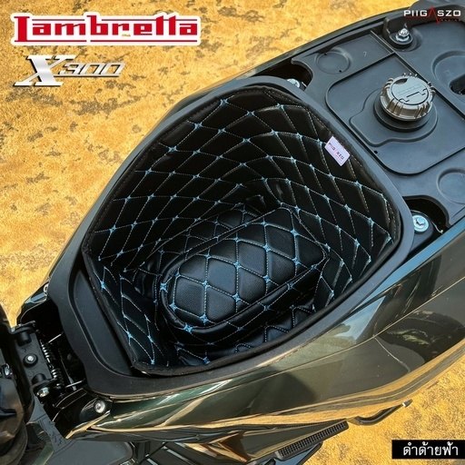 PIGASZO ピガッツォ Under-seat carpet with heat insulation Lambretta X200/X300 X200 X300 LAMBRETTA ランブレッタ その他シートオプション・補修部品 シート関連 外装 カラー：Black blue thread